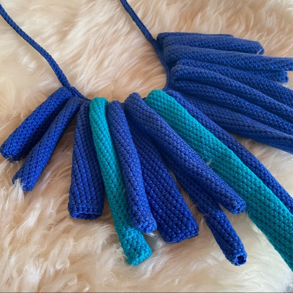 Hand knit necklace made in Europe - Picture 7 of 7